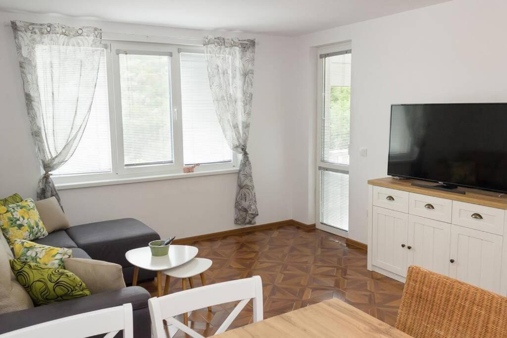 Perfect Summer Vacation Rental - One-Bedroom Flat By Flat Mаnager トポラ エクステリア 写真