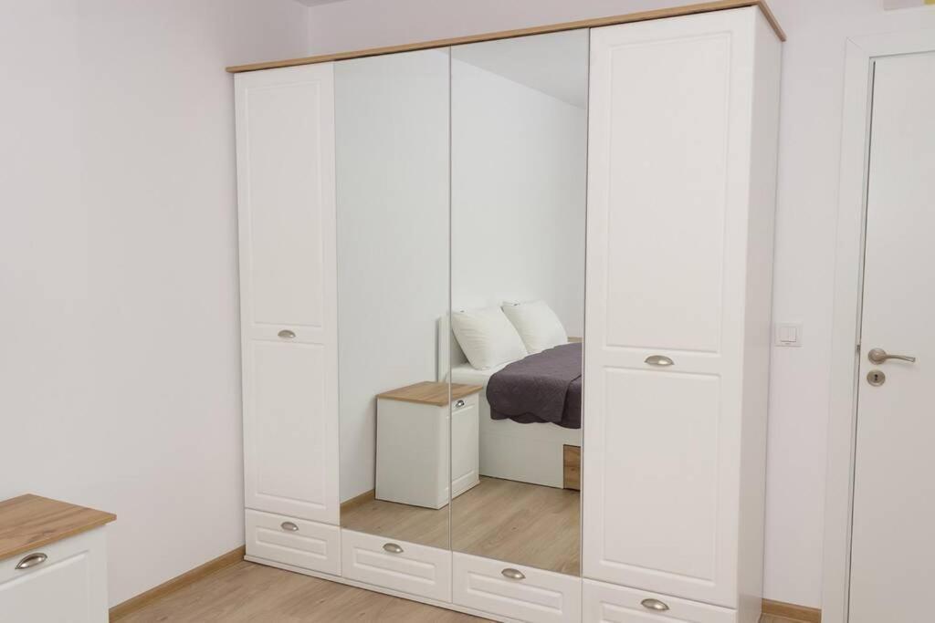 Perfect Summer Vacation Rental - One-Bedroom Flat By Flat Mаnager トポラ エクステリア 写真