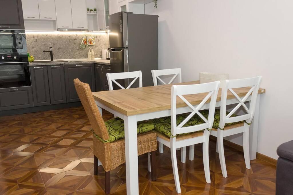Perfect Summer Vacation Rental - One-Bedroom Flat By Flat Mаnager トポラ エクステリア 写真