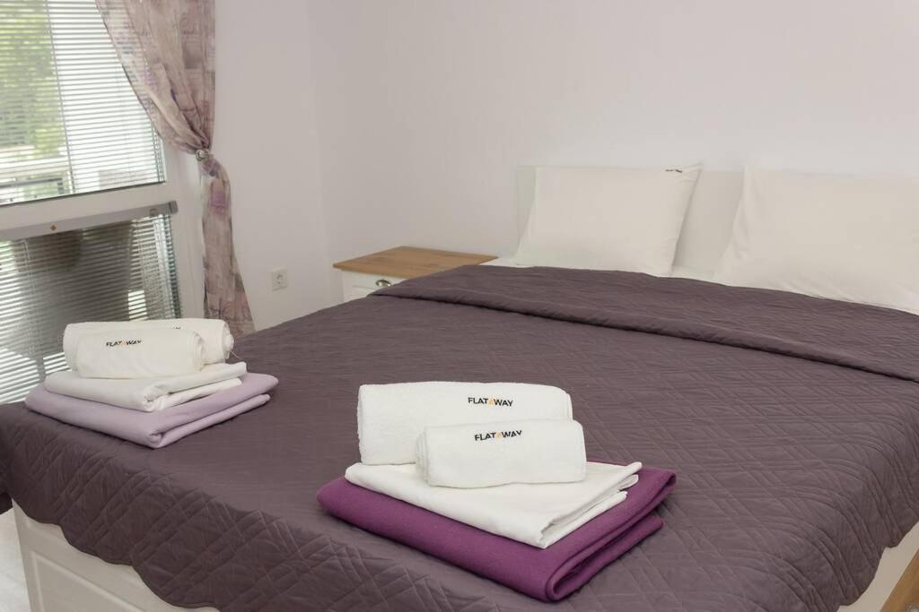 Perfect Summer Vacation Rental - One-Bedroom Flat By Flat Mаnager トポラ エクステリア 写真