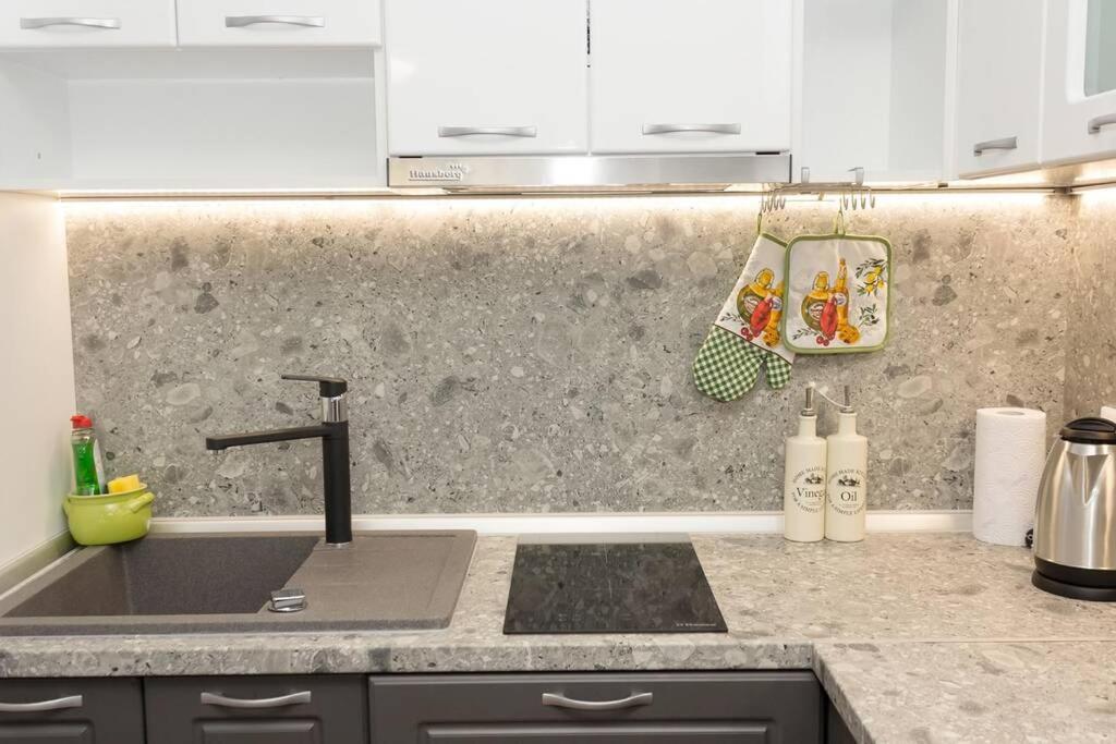Perfect Summer Vacation Rental - One-Bedroom Flat By Flat Mаnager トポラ エクステリア 写真