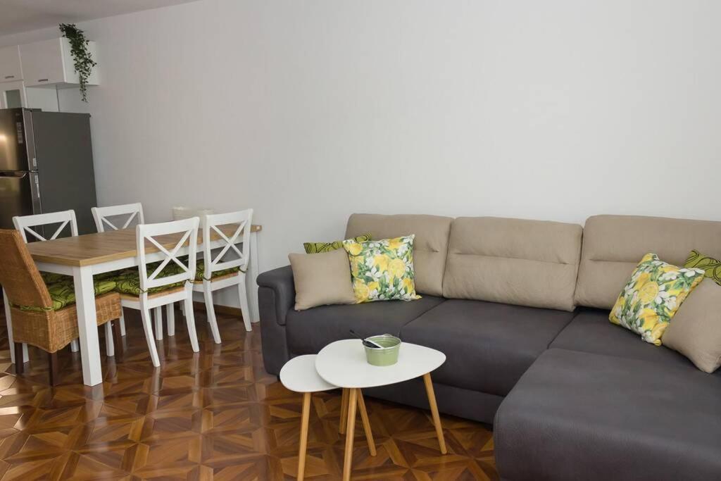 Perfect Summer Vacation Rental - One-Bedroom Flat By Flat Mаnager トポラ エクステリア 写真