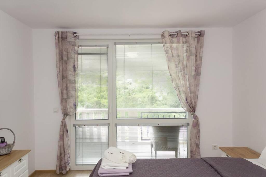 Perfect Summer Vacation Rental - One-Bedroom Flat By Flat Mаnager トポラ エクステリア 写真