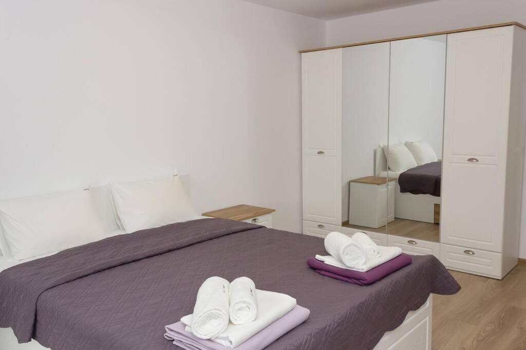 Perfect Summer Vacation Rental - One-Bedroom Flat By Flat Mаnager トポラ エクステリア 写真